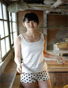 《《美容窒:特殊服务2》-举起手来2 下载》